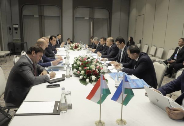 Uzbekistan Railways signs agreement on co-op with its Tajik counterpart