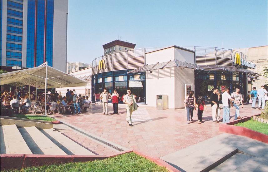 McDonald’s отмечает 25 лет в Азербайджане: от Площади Фонтанов до новых горизонтов (ФОТО)