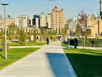 Фотосессия из парка, созданного на бывшей "Советской" в Баку