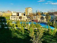 Фотосессия из парка, созданного на бывшей "Советской" в Баку