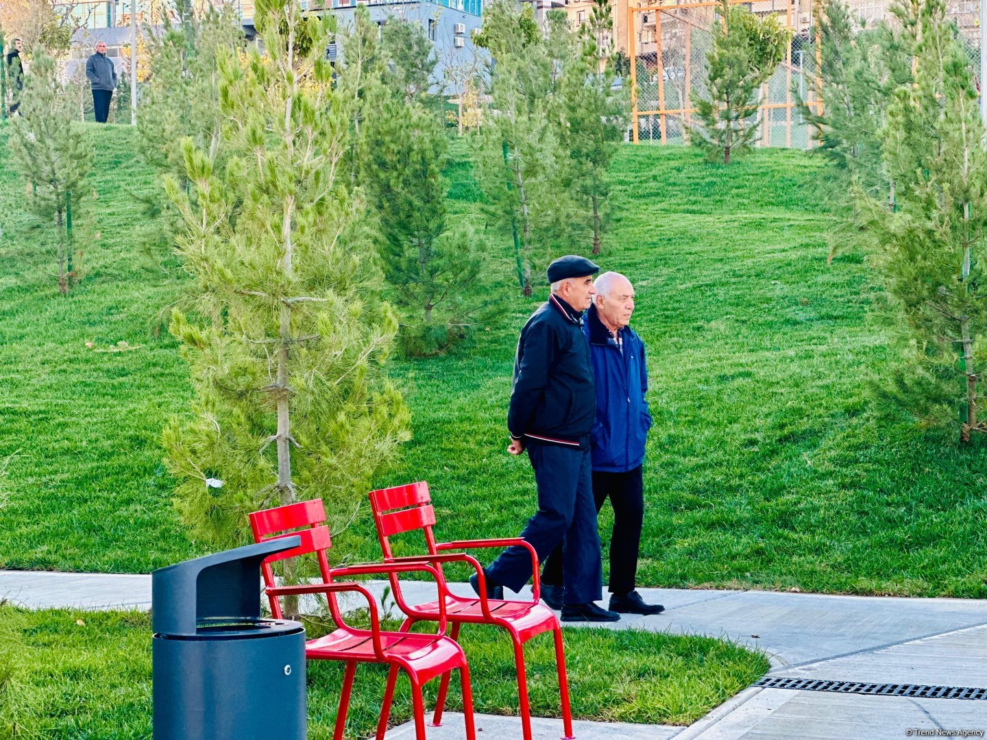 Фотосессия из парка, созданного на бывшей "Советской" в Баку