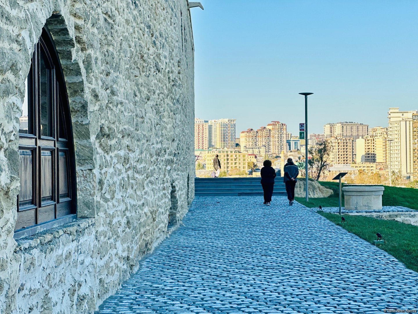 Фотосессия из парка, созданного на бывшей "Советской" в Баку