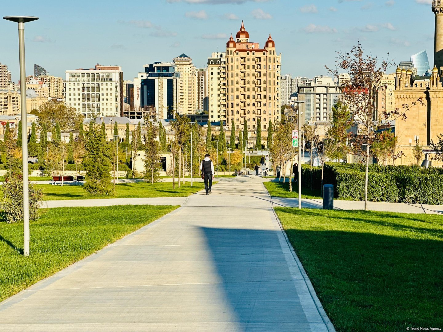 Фотосессия из парка, созданного на бывшей "Советской" в Баку