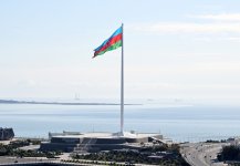Президент Ильхам Алиев побывал на Площади Государственного флага в Баку, поднял трехцветный флаг Азербайджана (ФОТО/ВИДЕО)