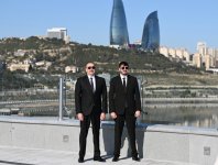 Президент Ильхам Алиев побывал на Площади Государственного флага в Баку, поднял трехцветный флаг Азербайджана (ФОТО/ВИДЕО)
