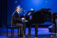 Юбилей Вагифа Асадова отметили концертом "Бакинские ночи" с известными исполнителями (ФОТО)