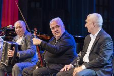 Юбилей Вагифа Асадова отметили концертом "Бакинские ночи" с известными исполнителями (ФОТО)