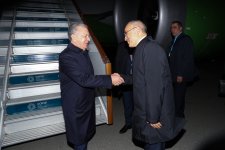 Президент Узбекистана прибыл в Азербайджан для участия в климатическом саммите (ФОТО)