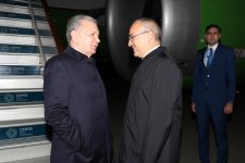 Президент Узбекистана прибыл в Азербайджан для участия в климатическом саммите (ФОТО)