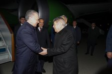 Президент Узбекистана прибыл в Азербайджан для участия в климатическом саммите (ФОТО)