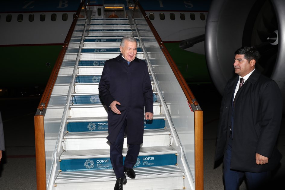 Президент Узбекистана прибыл в Азербайджан для участия в климатическом саммите (ФОТО)
