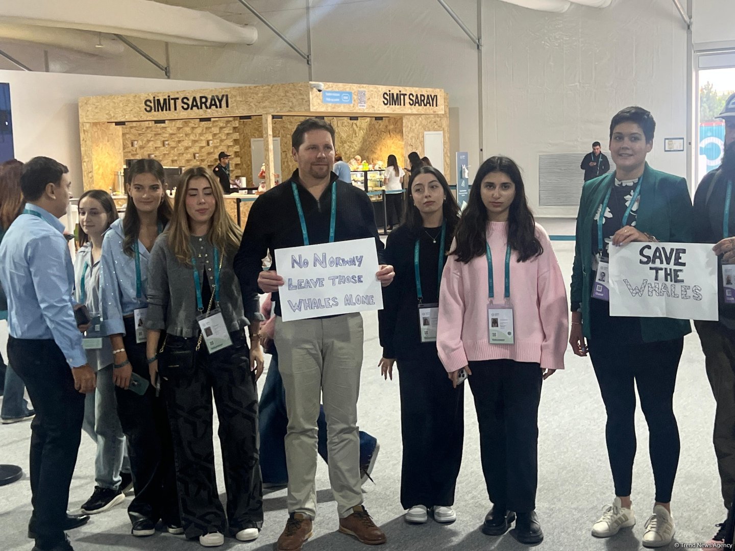 На COP29 состоялась акция протеста против глубоководной добычи и охоты на китов в Норвегии (ФОТО/ВИДЕО)