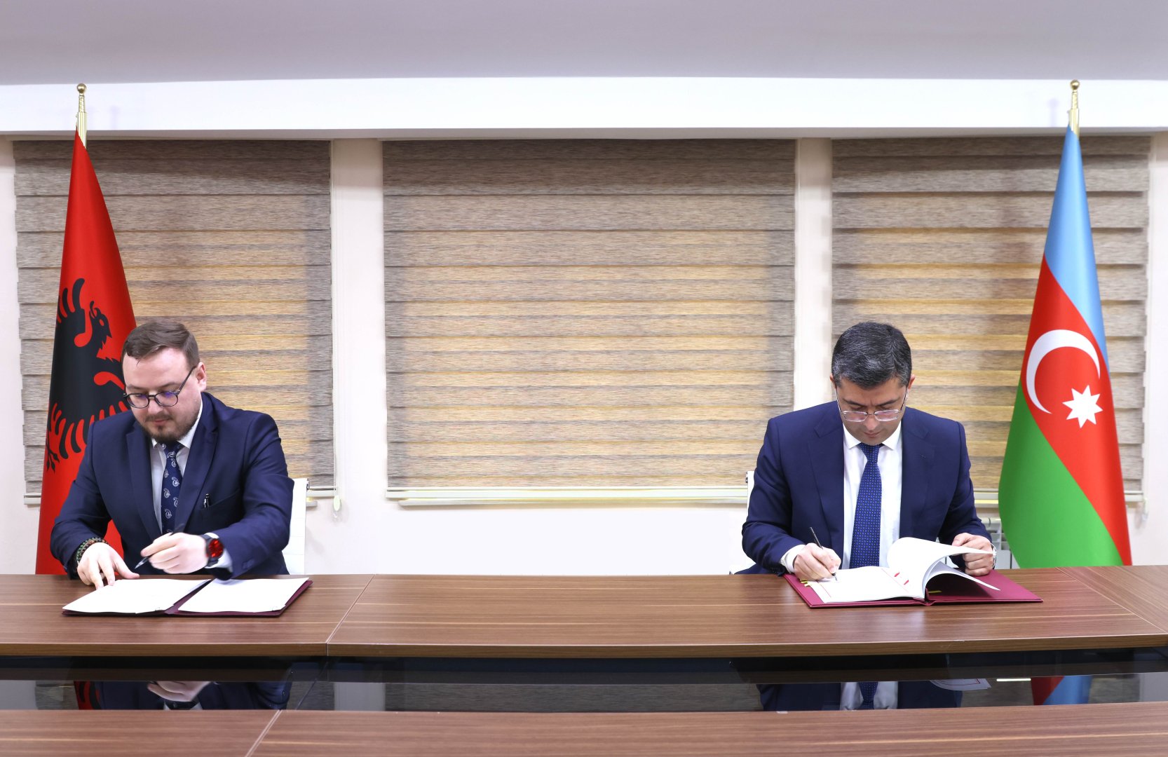 Azerbaijan, Albania sign MoU on media cooperation (PHOTO)