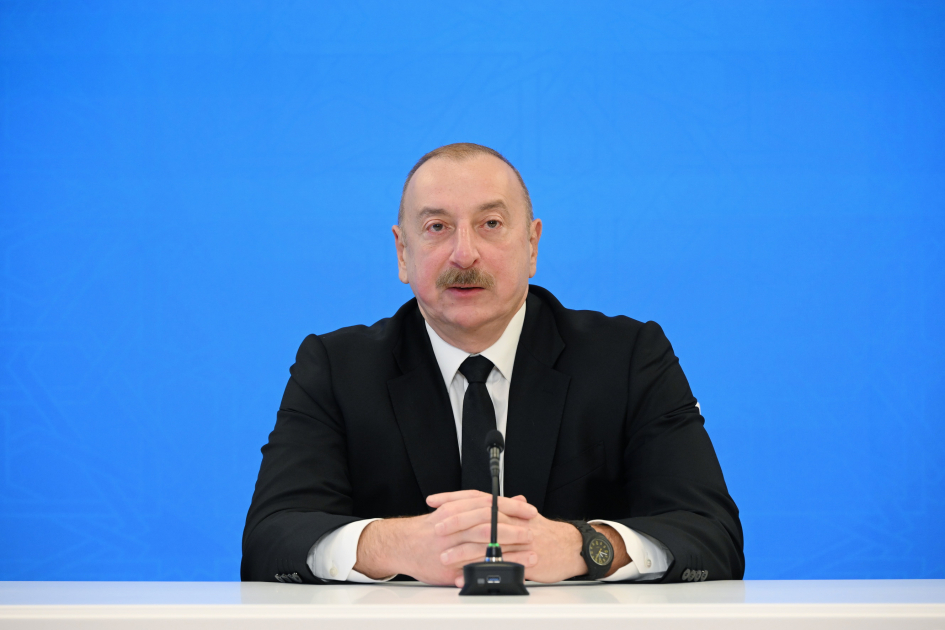 В Баку состоялась трехсторонняя встреча Президента Ильхама Алиева, Президента Касым-Жомарта Токаева и Президента Шавката Мирзиёева (ФОТО)
