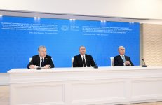 В Баку состоялась трехсторонняя встреча Президента Ильхама Алиева, Президента Касым-Жомарта Токаева и Президента Шавката Мирзиёева (ФОТО)