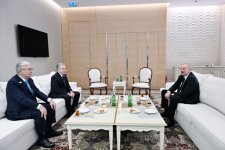 В Баку состоялась трехсторонняя встреча Президента Ильхама Алиева, Президента Касым-Жомарта Токаева и Президента Шавката Мирзиёева (ФОТО)
