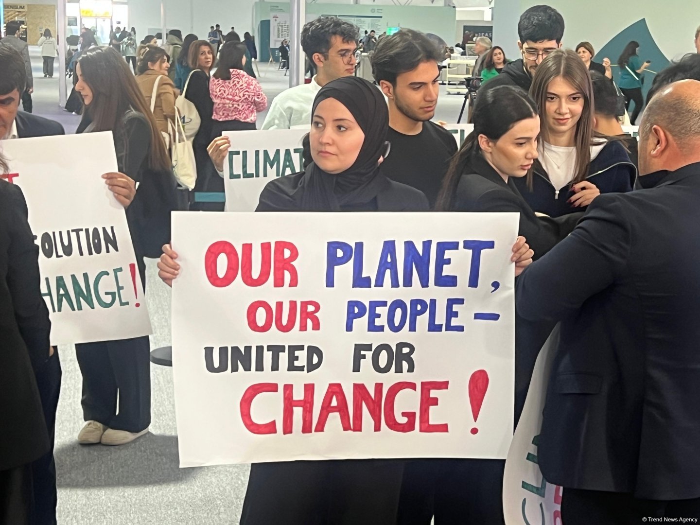 В рамках COP29 прошла акция в знак протеста против нетерпимого отношения к мигрантам в Европе  (ФОТО/ВИДЕО)