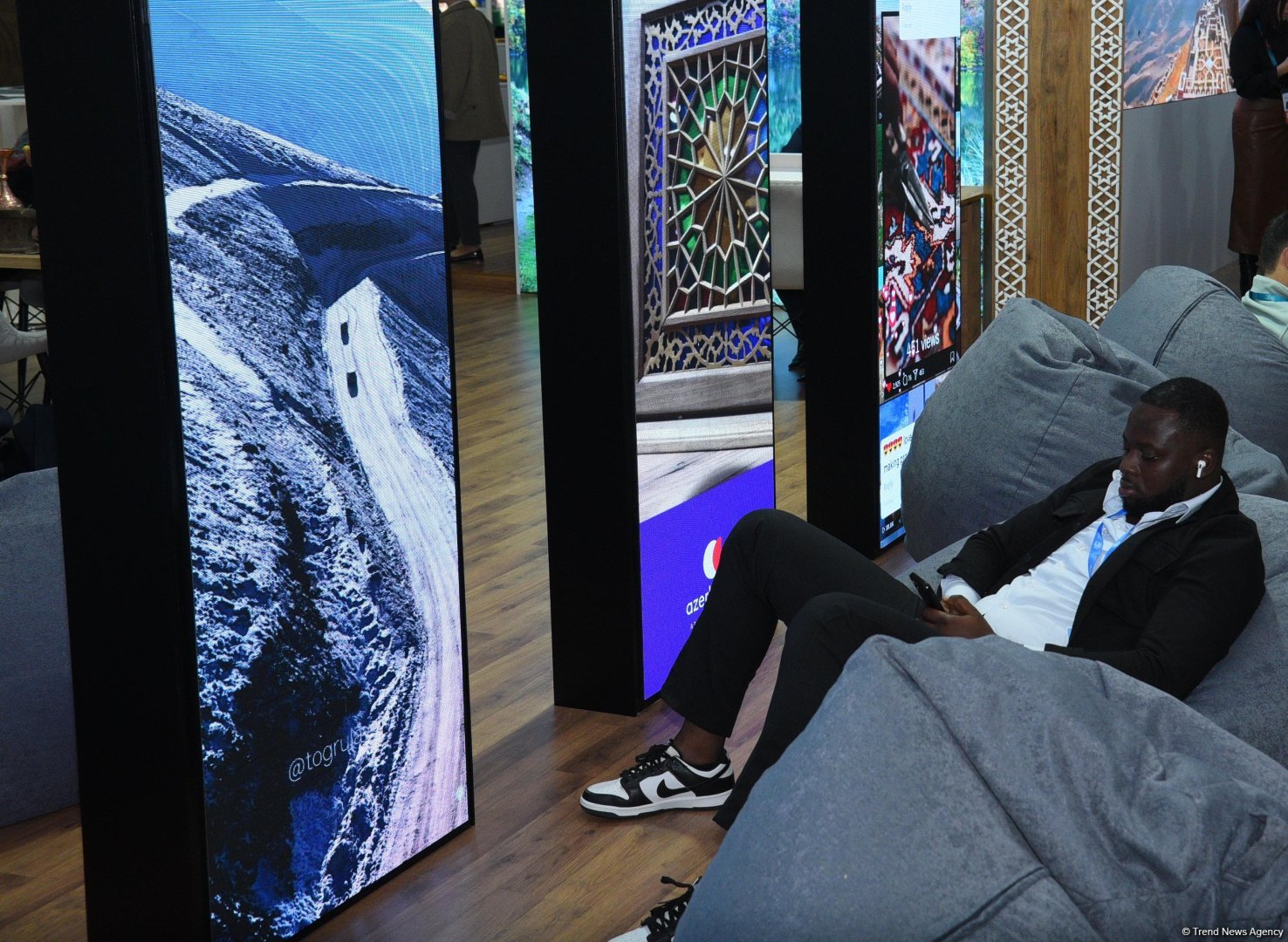 Фоторепортаж с шестого дня COP29
