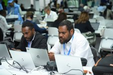 Фоторепортаж с восьмого дня COP29 в Баку