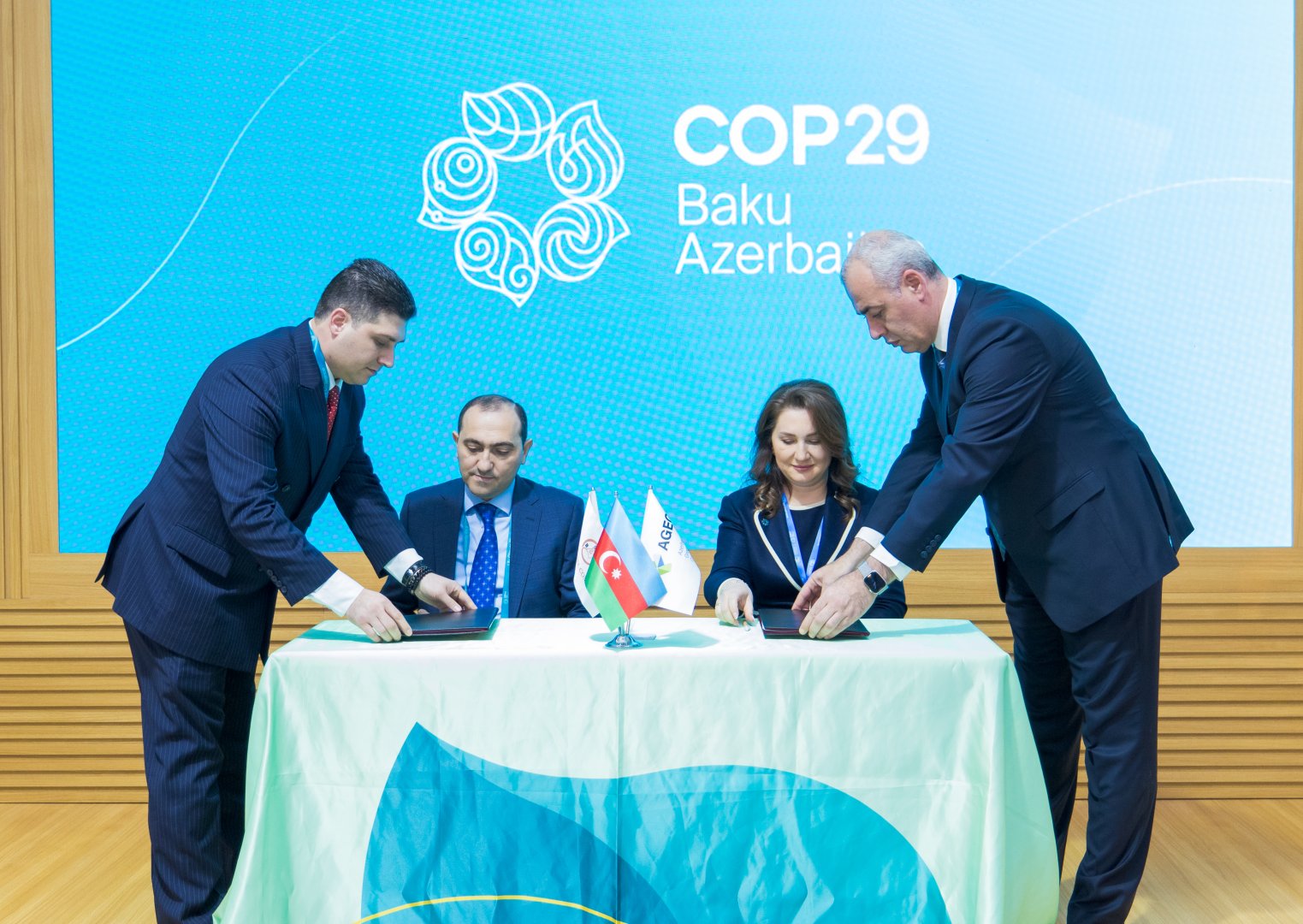 ООО «Clean Energy Jabrayil» и ЗАО «Baku Steel Company» подписали меморандум о сотрудничестве по проекту солнечной энергетики (ФОТО)