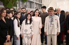 Вице-президент Фонда Гейдара Алиева Лейла Алиева и руководитель Баку Медиа Центра Арзу Алиева приняли участие в фотовыставке "Земля глазами детей" (ФОТО)