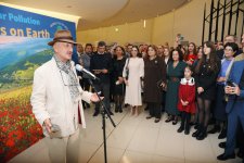 Вице-президент Фонда Гейдара Алиева Лейла Алиева и руководитель Баку Медиа Центра Арзу Алиева приняли участие в фотовыставке "Земля глазами детей" (ФОТО)