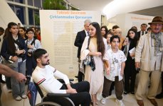 Вице-президент Фонда Гейдара Алиева Лейла Алиева и руководитель Баку Медиа Центра Арзу Алиева приняли участие в фотовыставке "Земля глазами детей" (ФОТО)