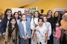 Вице-президент Фонда Гейдара Алиева Лейла Алиева и руководитель Баку Медиа Центра Арзу Алиева приняли участие в фотовыставке "Земля глазами детей" (ФОТО)