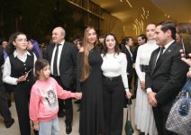 Вице-президент Фонда Гейдара Алиева Лейла Алиева и руководитель Баку Медиа Центра Арзу Алиева приняли участие в фотовыставке "Земля глазами детей" (ФОТО)