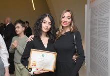 Вице-президент Фонда Гейдара Алиева Лейла Алиева и руководитель Баку Медиа Центра Арзу Алиева приняли участие в фотовыставке "Земля глазами детей" (ФОТО)