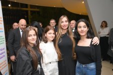Вице-президент Фонда Гейдара Алиева Лейла Алиева и руководитель Баку Медиа Центра Арзу Алиева приняли участие в фотовыставке "Земля глазами детей" (ФОТО)