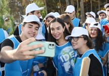 В Баку с участием вице-президента Фонда Гейдара Алиева Лейлы Алиевой состоялась очередная акция по посадке деревьев (ФОТО)