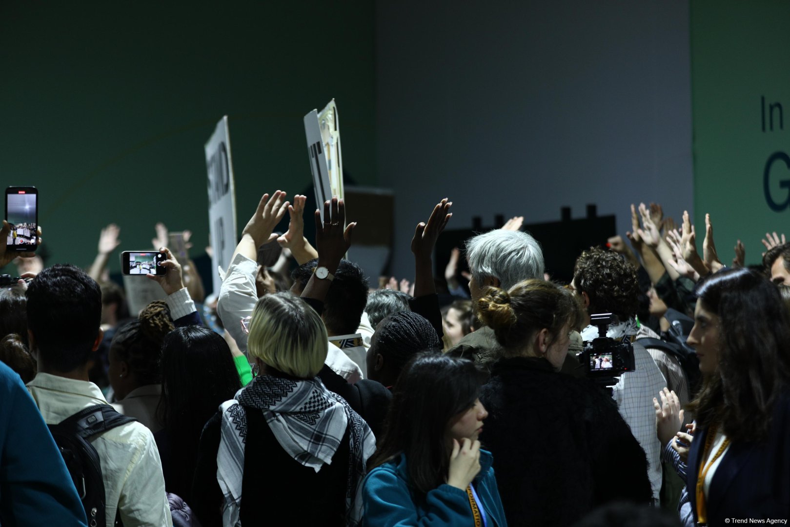 В рамках COP29 прошла акция с требованием увеличения климатического финансирования (ФОТО)