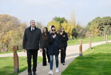 Президент Ильхам Алиев, Первая леди Мехрибан Алиева и члены их семьи приняли участие в открытии Центрального ботанического сада (ФОТО/ВИДЕО)