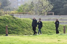 Президент Ильхам Алиев, Первая леди Мехрибан Алиева и члены их семьи приняли участие в открытии Центрального ботанического сада (ФОТО/ВИДЕО)