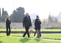 Президент Ильхам Алиев, Первая леди Мехрибан Алиева и члены их семьи приняли участие в открытии Центрального ботанического сада (ФОТО/ВИДЕО)
