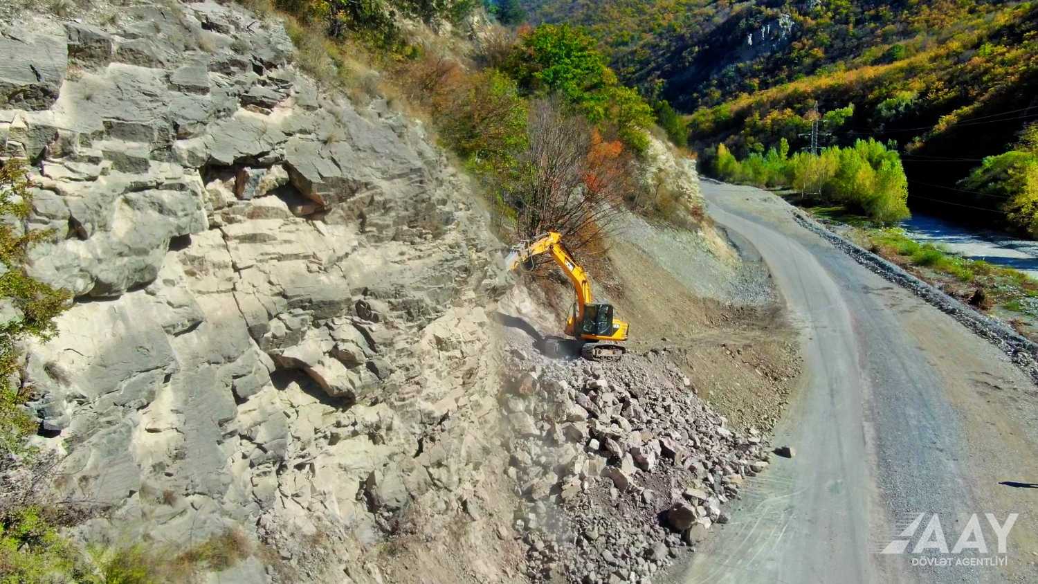 Продолжается строительство автодороги Суговушан-Сарсангское водохранилище-Гозлукёрпю-Кяльбаджар (ФОТО/ВИДЕО)