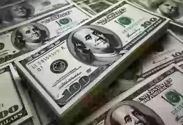 Операции банков Азербайджана по купле-продаже долларов США возросли