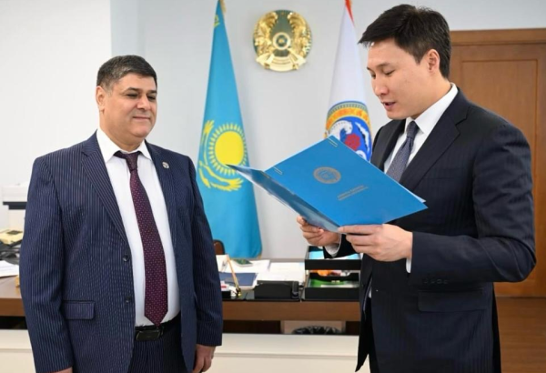 President of Kazakhstan awards Azerbaijani diaspora representative with medal (PHOTO)