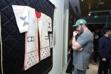 В Баку представлены образцы рубашек-оберегов османских султанов -  на них наносили аяты из Корана (ФОТО)