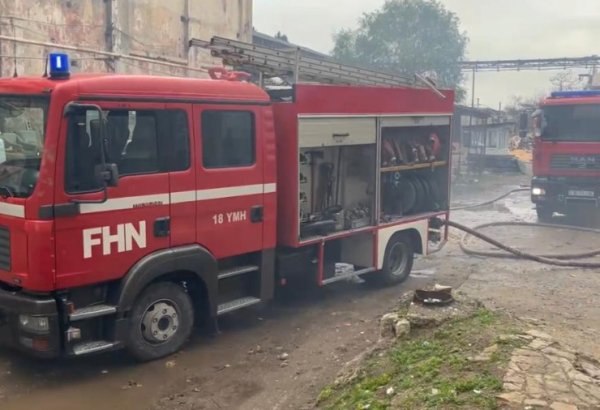 На одном из рынков в Баку произошел пожар (ВИДЕО)