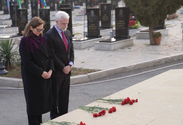 US ambassador commemorates victims of Armenian-Azerbaijani conflict in Ganja (PHOTO)
