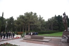 Члены ОО "Альянс" почтили память великого лидера Гейдара Алиева (ФОТО)