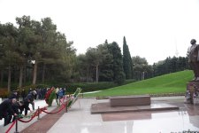 Члены ОО "Альянс" почтили память великого лидера Гейдара Алиева (ФОТО)