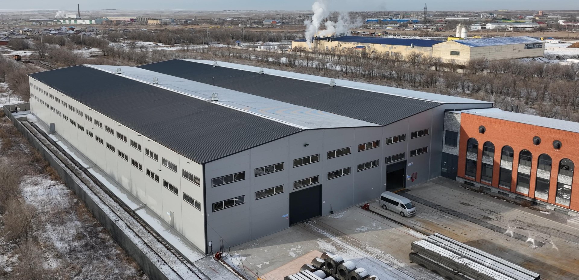 Kazakh President inspects operations at steel pipe plant (PHOTO)