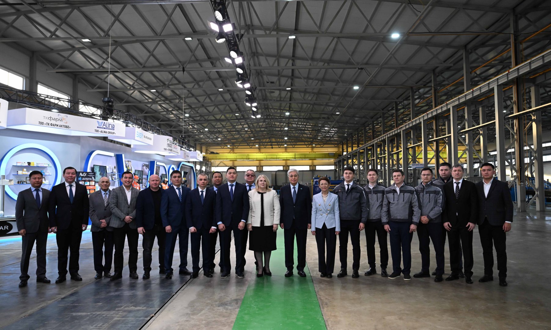 Kazakh President inspects operations at steel pipe plant (PHOTO)