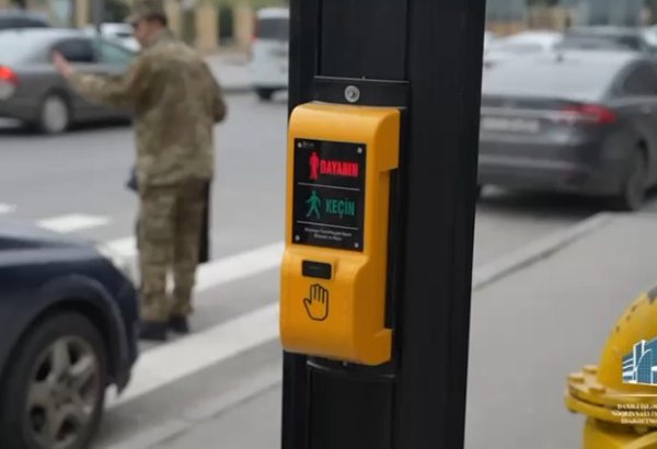 В районе станции метро "8 Ноября" в Баку установлены новые пешеходные светофоры