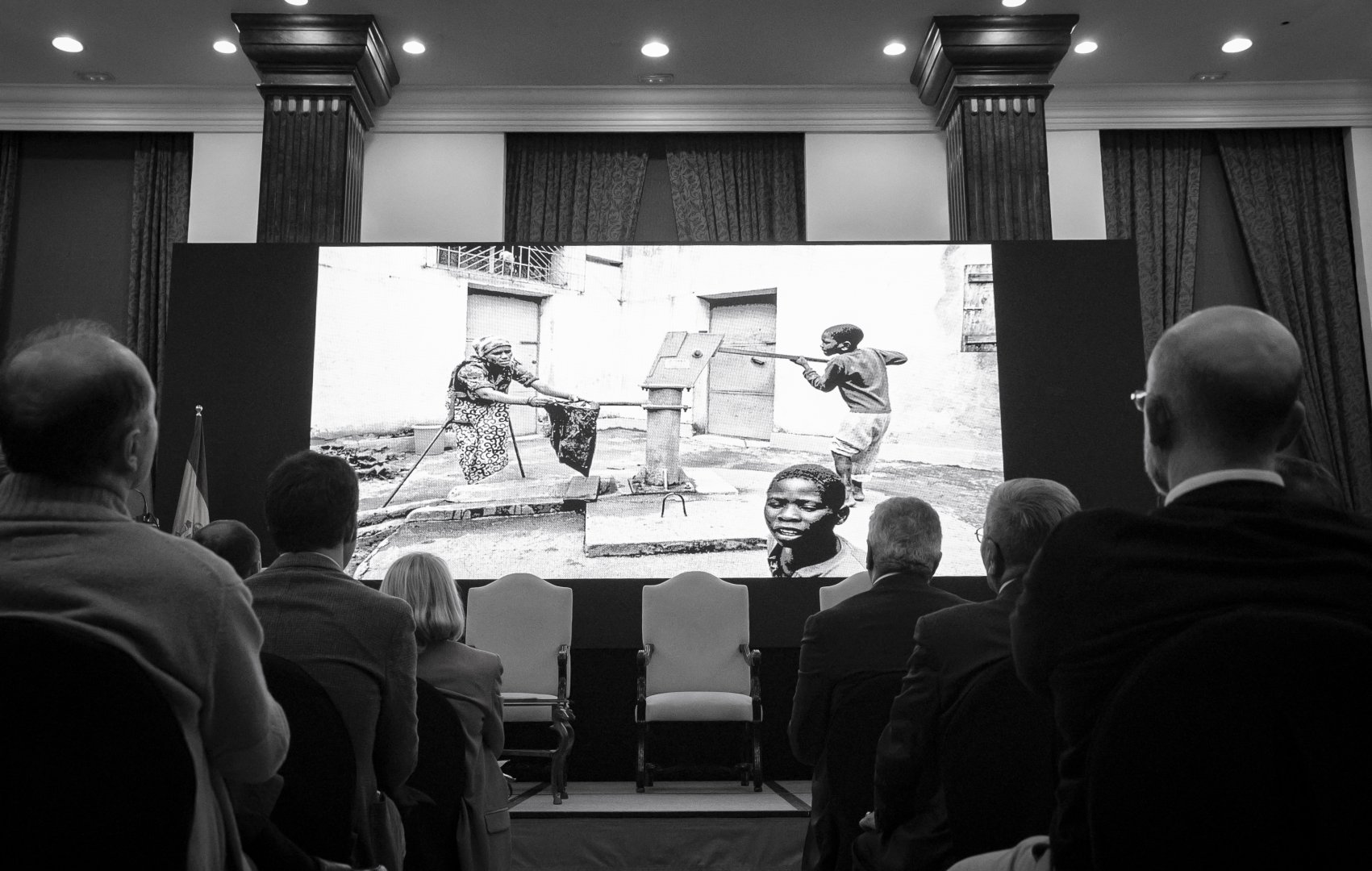 В Мадриде прошла презентация фотожурнала известного журналиста-фотографа Хервасио Санчеса о минной проблеме в Азербайджане (ФОТО)