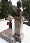 Президент Ильхам Алиев и Первая леди Мехрибан Алиева посетили могилу общенационального лидера Гейдара Алиева (ФОТО/ВИДЕО)