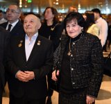 Представлен уникальный ковер  "Архитектор государства. Энциклопедия одной жизни" памяти великого лидера Гейдара Алиева (ФОТО)